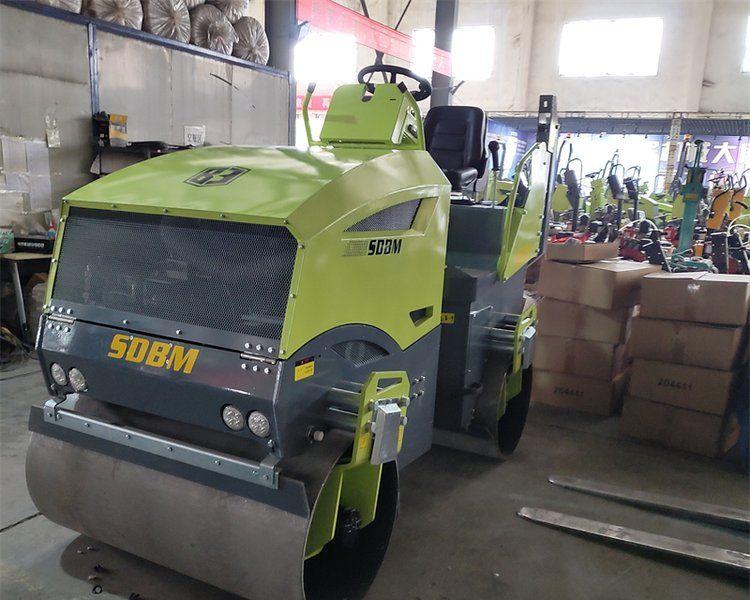 擼起袖子加油干！小型壓路機企業(yè)讓創(chuàng)新發(fā)揮最大的生產(chǎn)力！