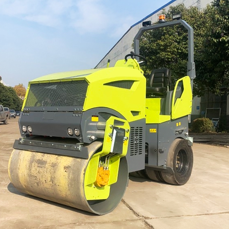 新款4噸單支撐前鋼后膠座駕式壓路機(jī)BM4000